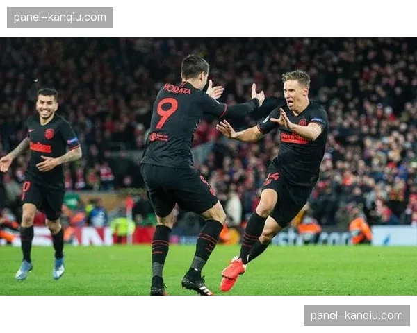 从4-2-3-1到4-3-3：深度解析佛罗伦萨意大利诺一个赛季内的战术演化路径