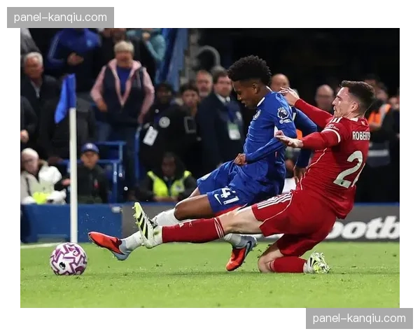 VAR长时间审核后取消点球，斯坦福桥响起漫天嘘声