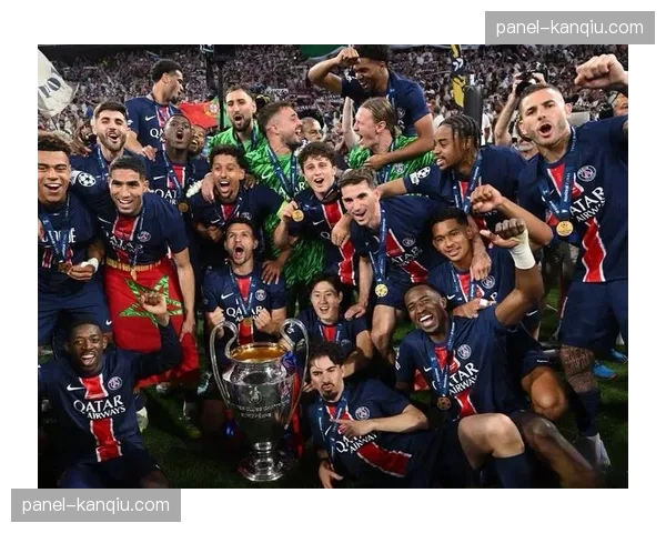 花絮:极端天气致航班延误,马竞全队深夜抵达曼彻斯特 花絮:极端天气致航班延误,马竞全队深夜抵达曼彻斯特